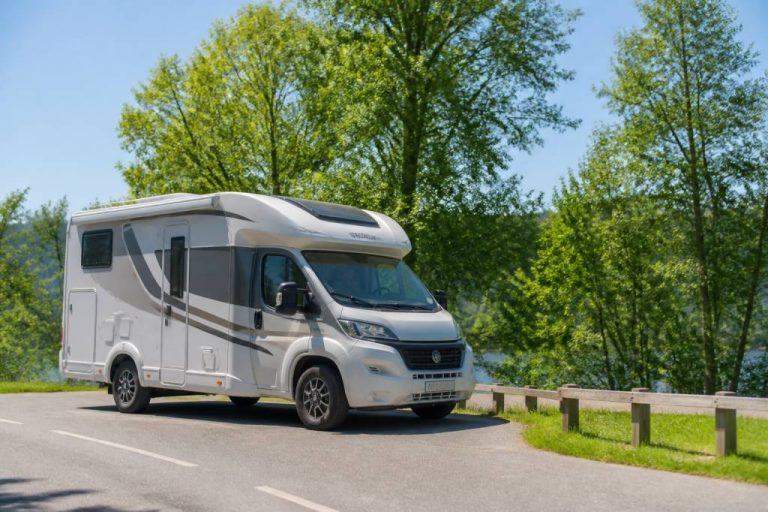 Camping car poids : comprendre les critères essentiels pour bien choisir