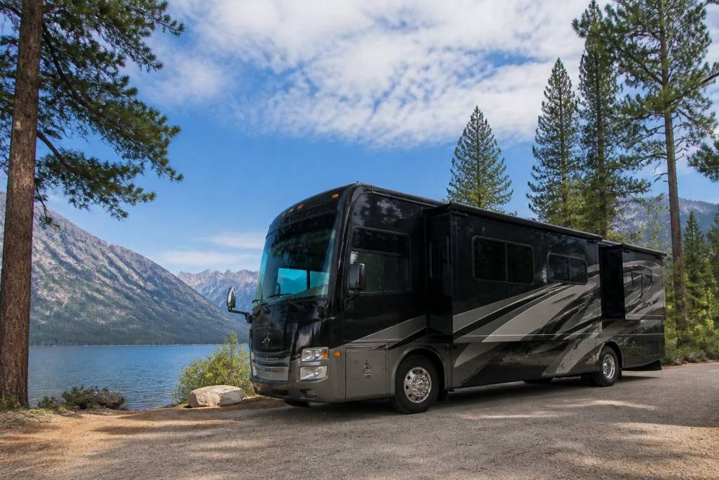 Camping car americain de luxe : modèles, équipements et marques à connaître