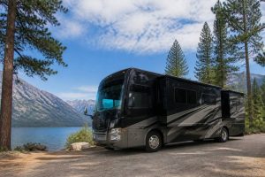 Camping car americain de luxe : modèles, équipements et marques à connaître