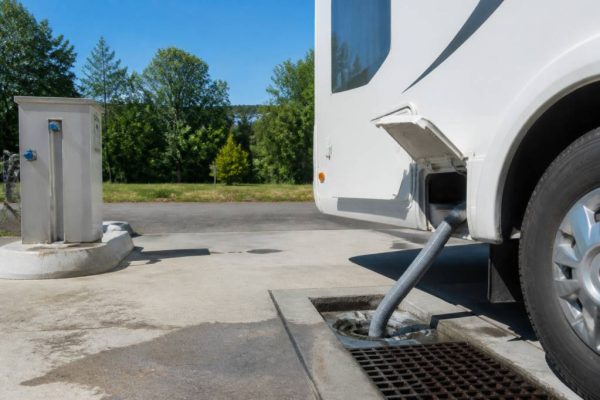 Aire vidange camping-car gratuit : les meilleures adresses pour entretenir votre véhicule