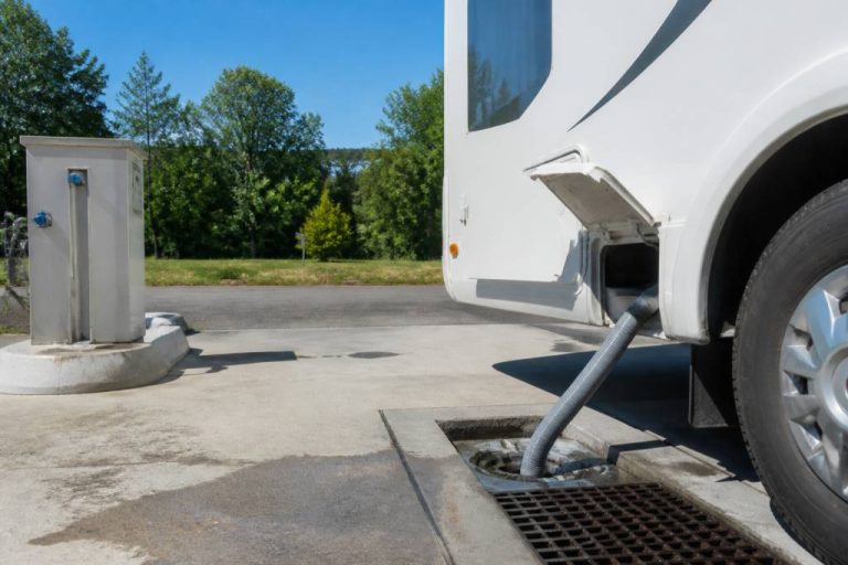 Aire vidange camping-car gratuit : les meilleures adresses pour entretenir votre véhicule