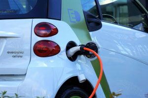 Installation de borne de recharge pour voiture électrique en bretagne : les étapes à suivre