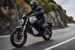 Moto électrique 125 capable d’atteindre 130 km/h : les modèles à connaître