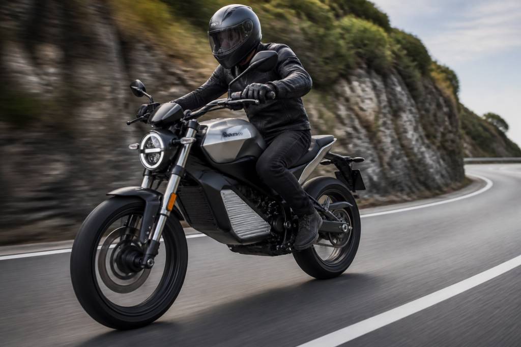 Moto électrique 125 capable d’atteindre 130 km/h : les modèles à connaître