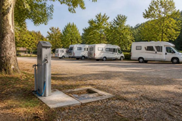 Aire de stationnement camping-car avis : bien choisir son emplacement