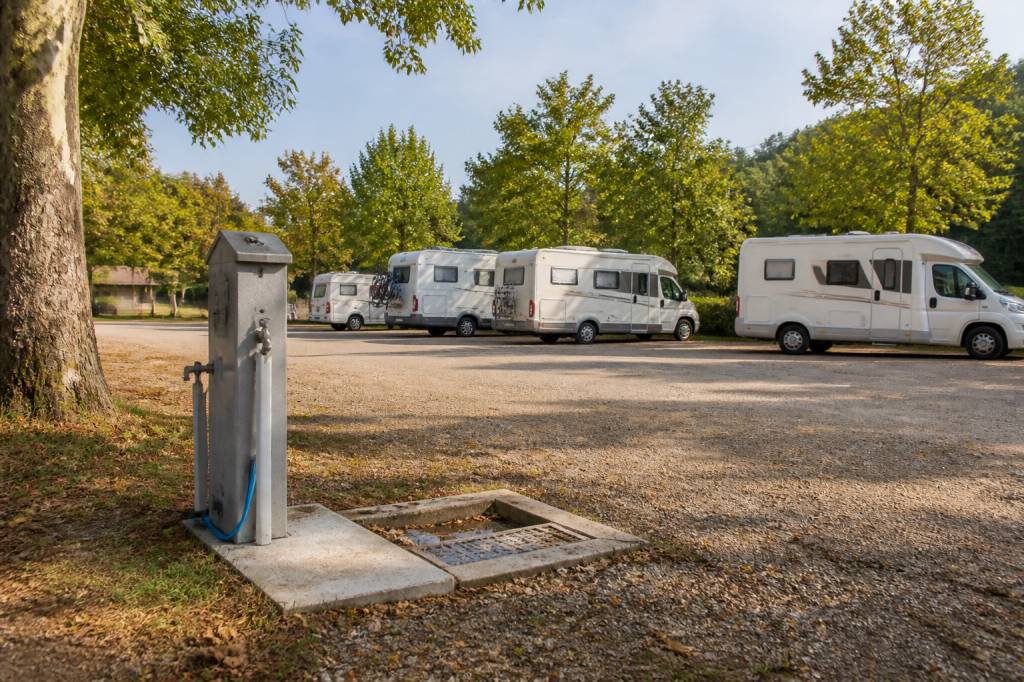 Aire de stationnement camping-car avis : bien choisir son emplacement