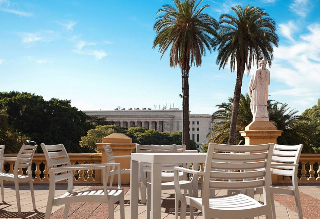 Bien sélectionner son mobilier de restaurant pour une terrasse durable