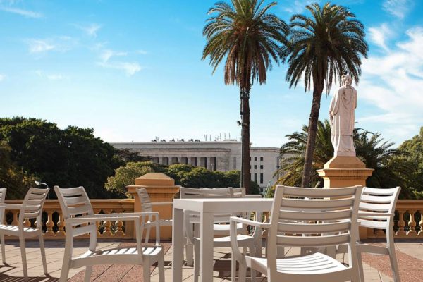 Bien sélectionner son mobilier de restaurant pour une terrasse durable