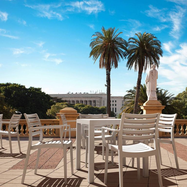 Bien sélectionner son mobilier de restaurant pour une terrasse durable