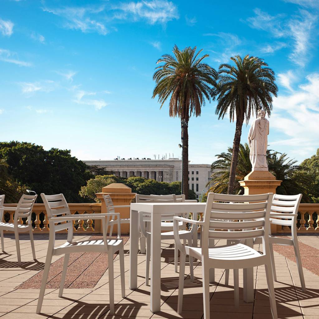 Bien sélectionner son mobilier de restaurant pour une terrasse durable