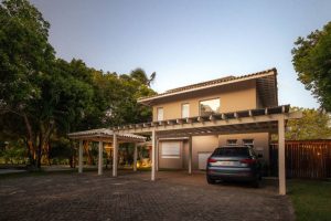 Carport à Angers : les critères à connaître avant de se lancer