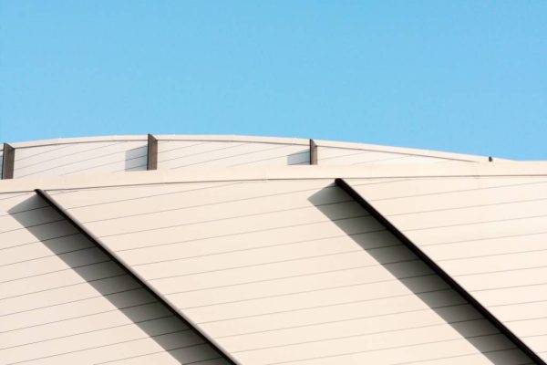Comment le cool roof réduit la chaleur dans les bâtiments