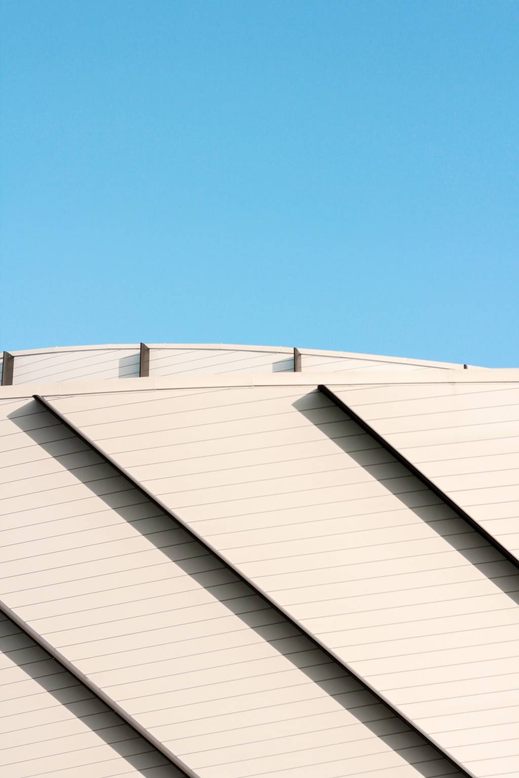 Comment le cool roof réduit la chaleur dans les bâtiments