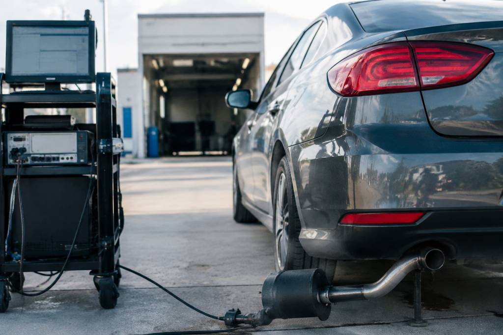 Classe d'émission : comprendre les normes et leur impact sur votre voiture